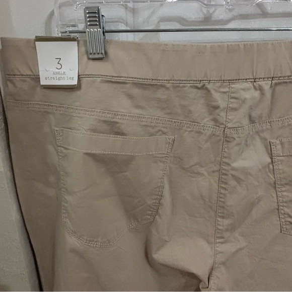 Chico’s Khaki Pants Size 3 (16 in standard size) - Picture 13 of 13